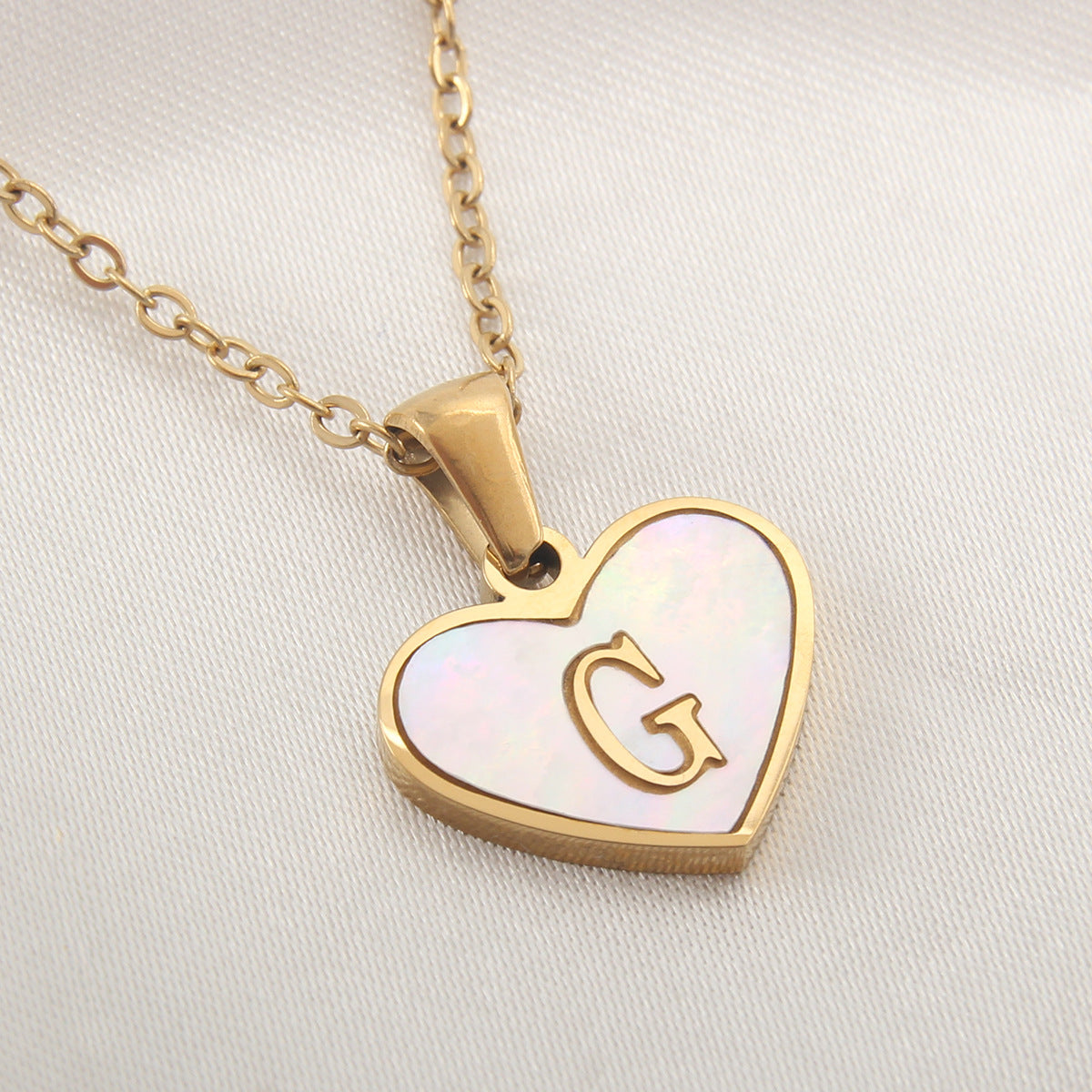 Fashionable Heart-shaped White Shell Gold Love Personalized Initials Alphabates Necklace For Women