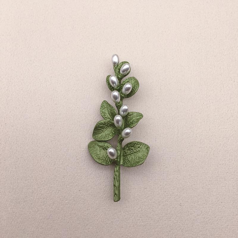 Avocado Green Art Small Fresh Pearl Leaf Brooch