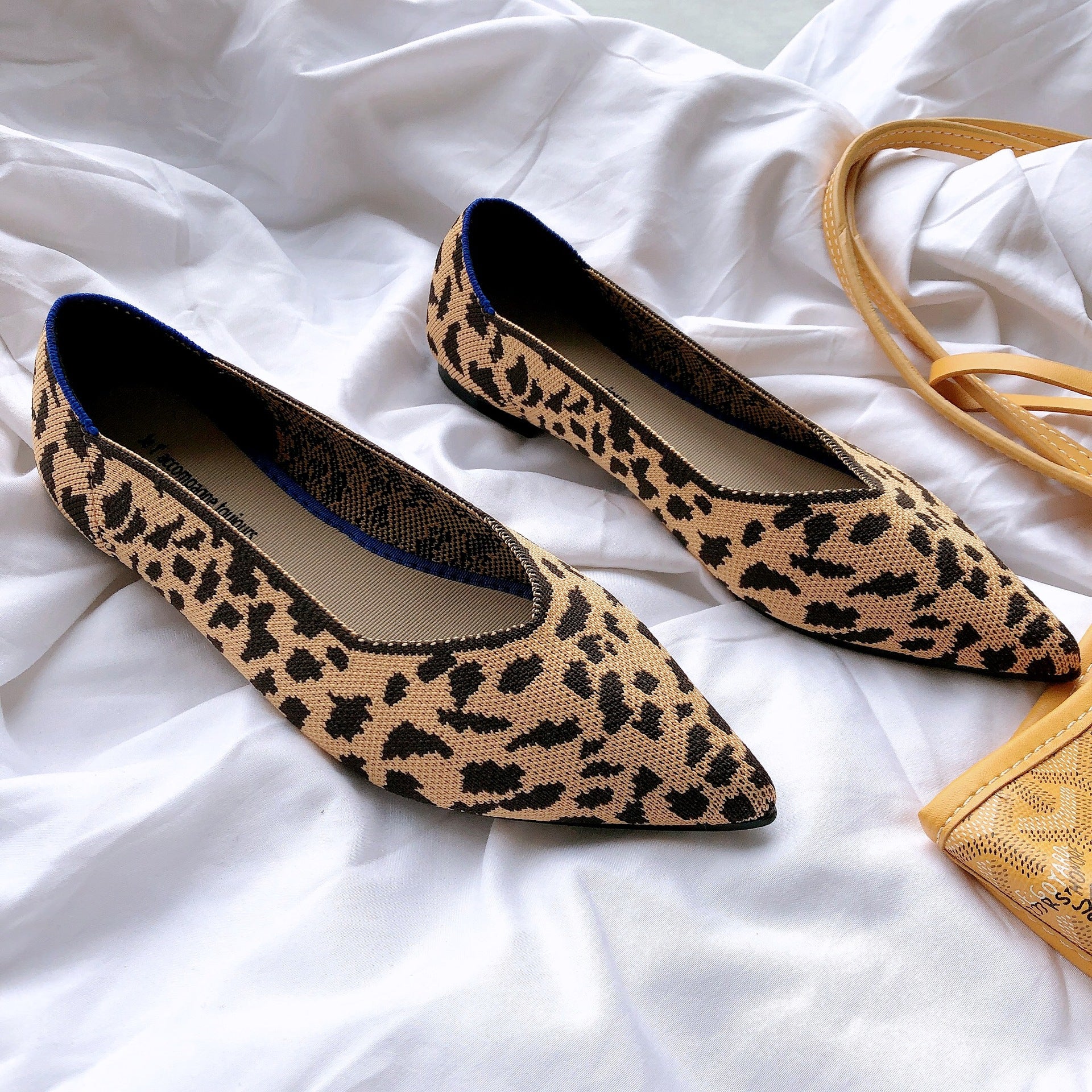 Casual Daily Use Fabric Printed Pedal Flat Shoes For Women