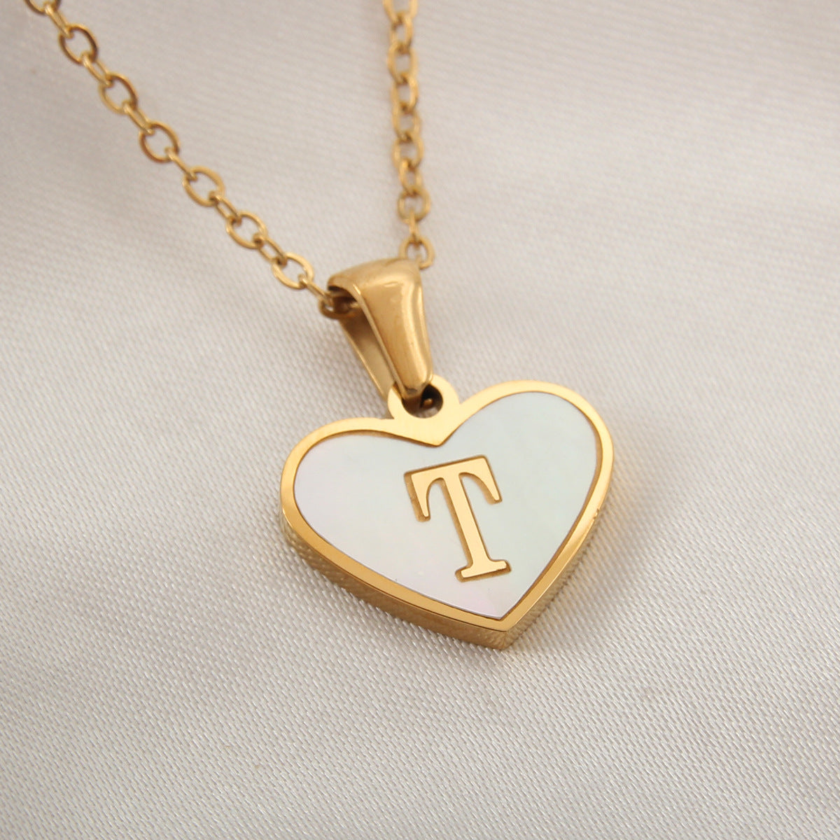 Fashionable Heart-shaped White Shell Gold Love Personalized Initials Alphabates Necklace For Women