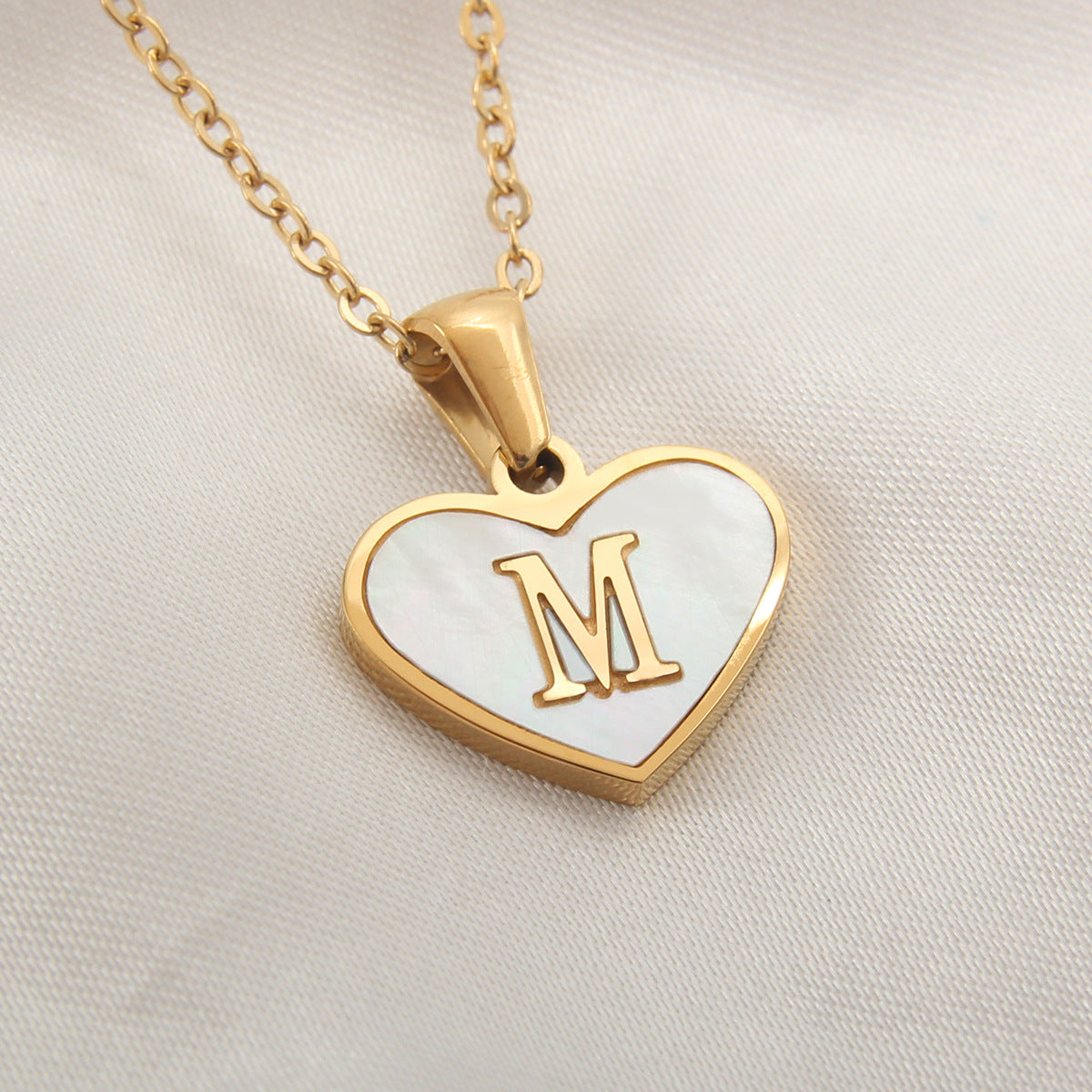 Fashionable Heart-shaped White Shell Gold Love Personalized Initials Alphabates Necklace For Women