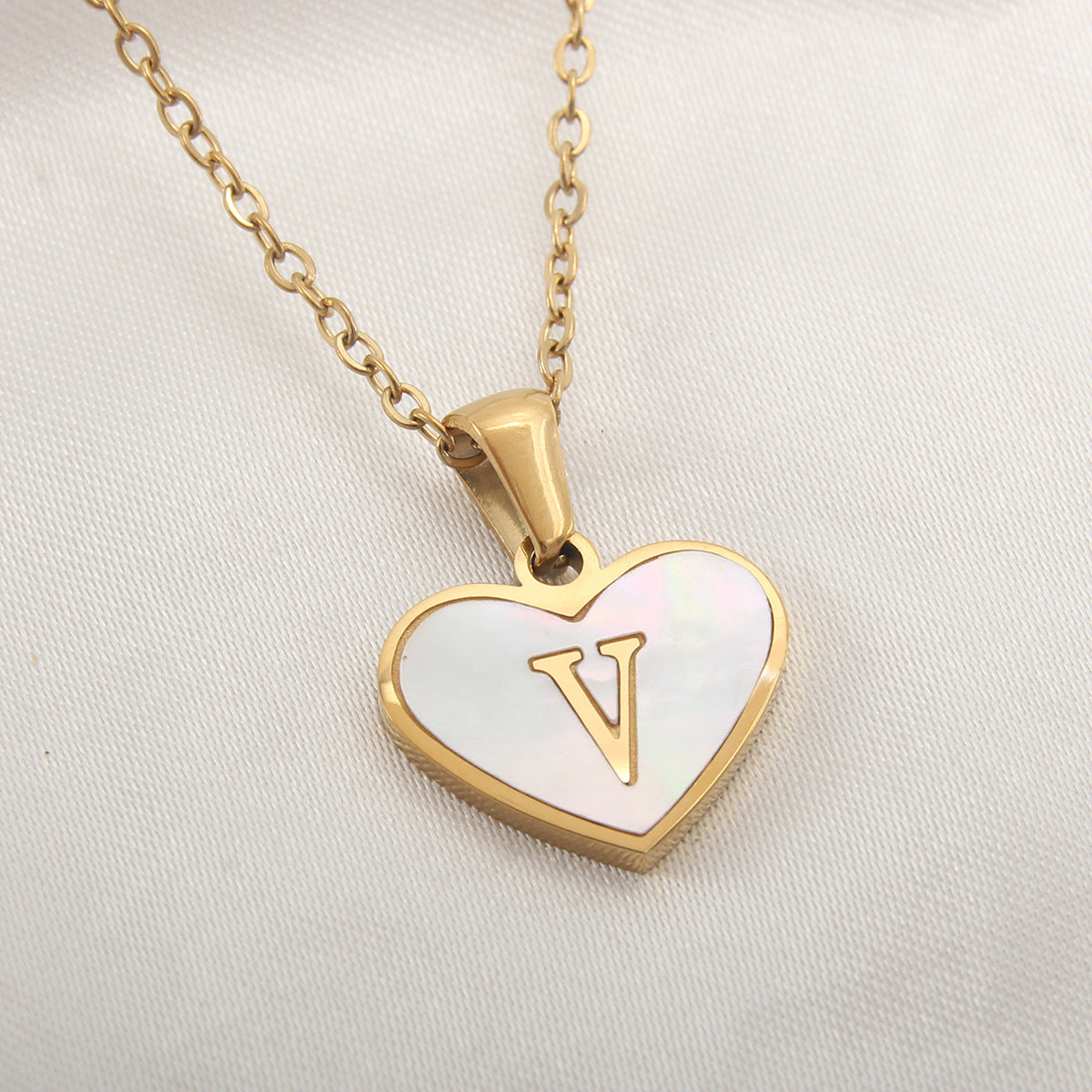 Fashionable Heart-shaped White Shell Gold Love Personalized Initials Alphabates Necklace For Women