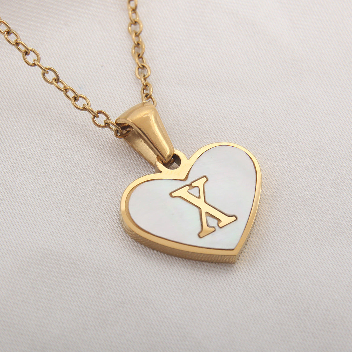 Fashionable Heart-shaped White Shell Gold Love Personalized Initials Alphabates Necklace For Women