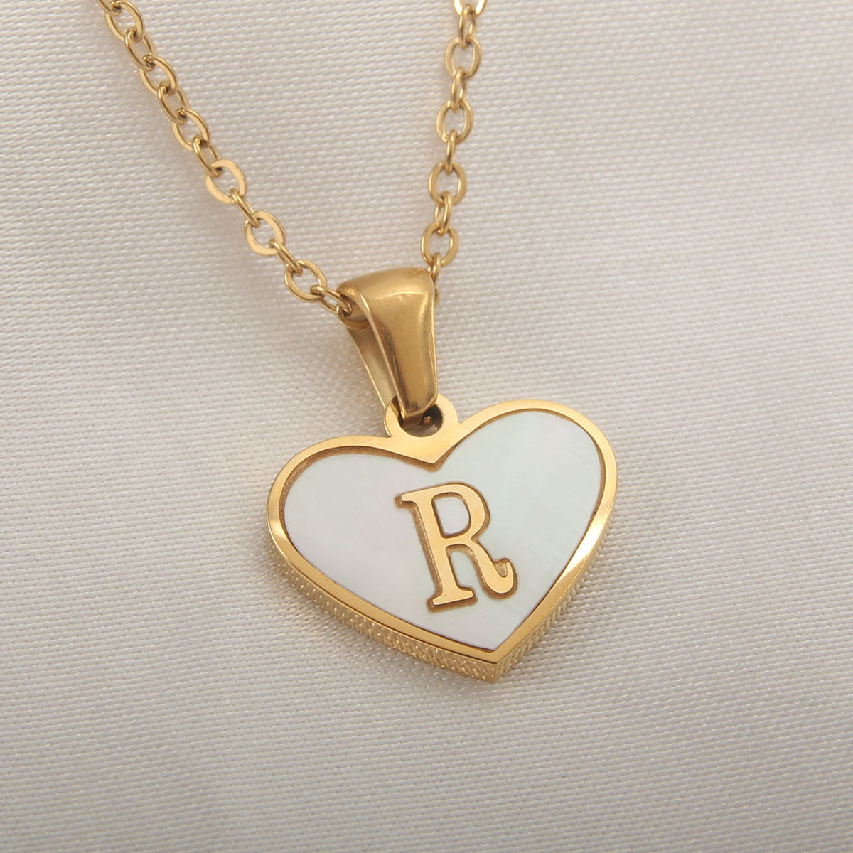 Fashionable Heart-shaped White Shell Gold Love Personalized Initials Alphabates Necklace For Women