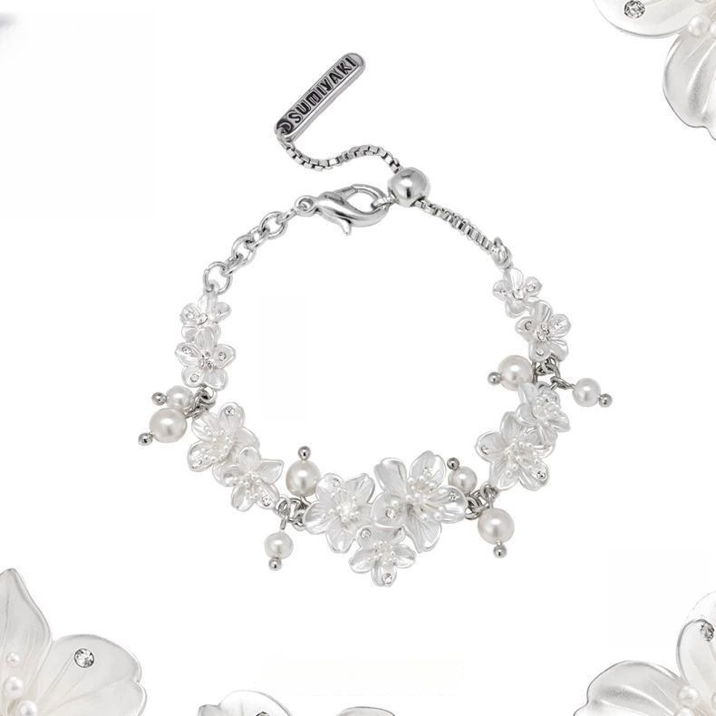 Wearing A Cherry Blossom Bracelet To See Cherry Blossoms Is A Promise With Spring