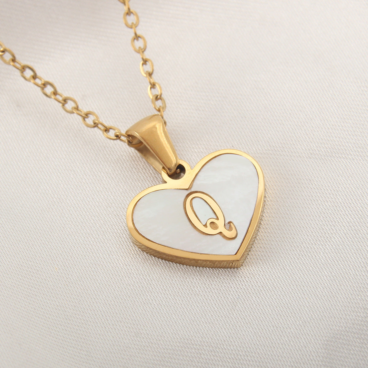 Fashionable Heart-shaped White Shell Gold Love Personalized Initials Alphabates Necklace For Women
