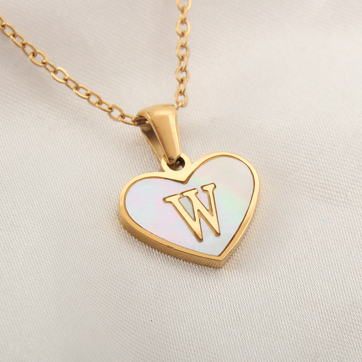 Fashionable Heart-shaped White Shell Gold Love Personalized Initials Alphabates Necklace For Women