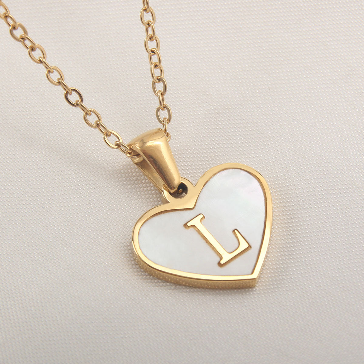 Fashionable Heart-shaped White Shell Gold Love Personalized Initials Alphabates Necklace For Women