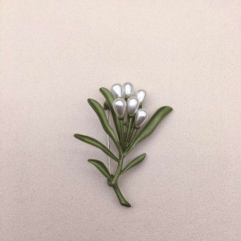 Avocado Green Art Small Fresh Pearl Leaf Brooch Orazek UK Ltd