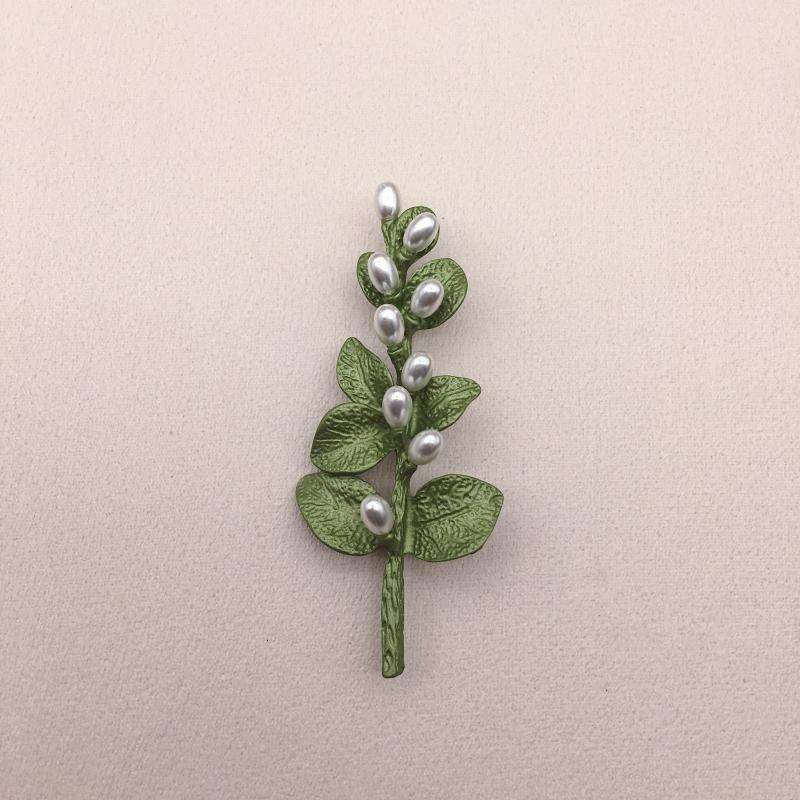 Avocado Green Art Small Fresh Pearl Leaf Brooch Orazek UK Ltd