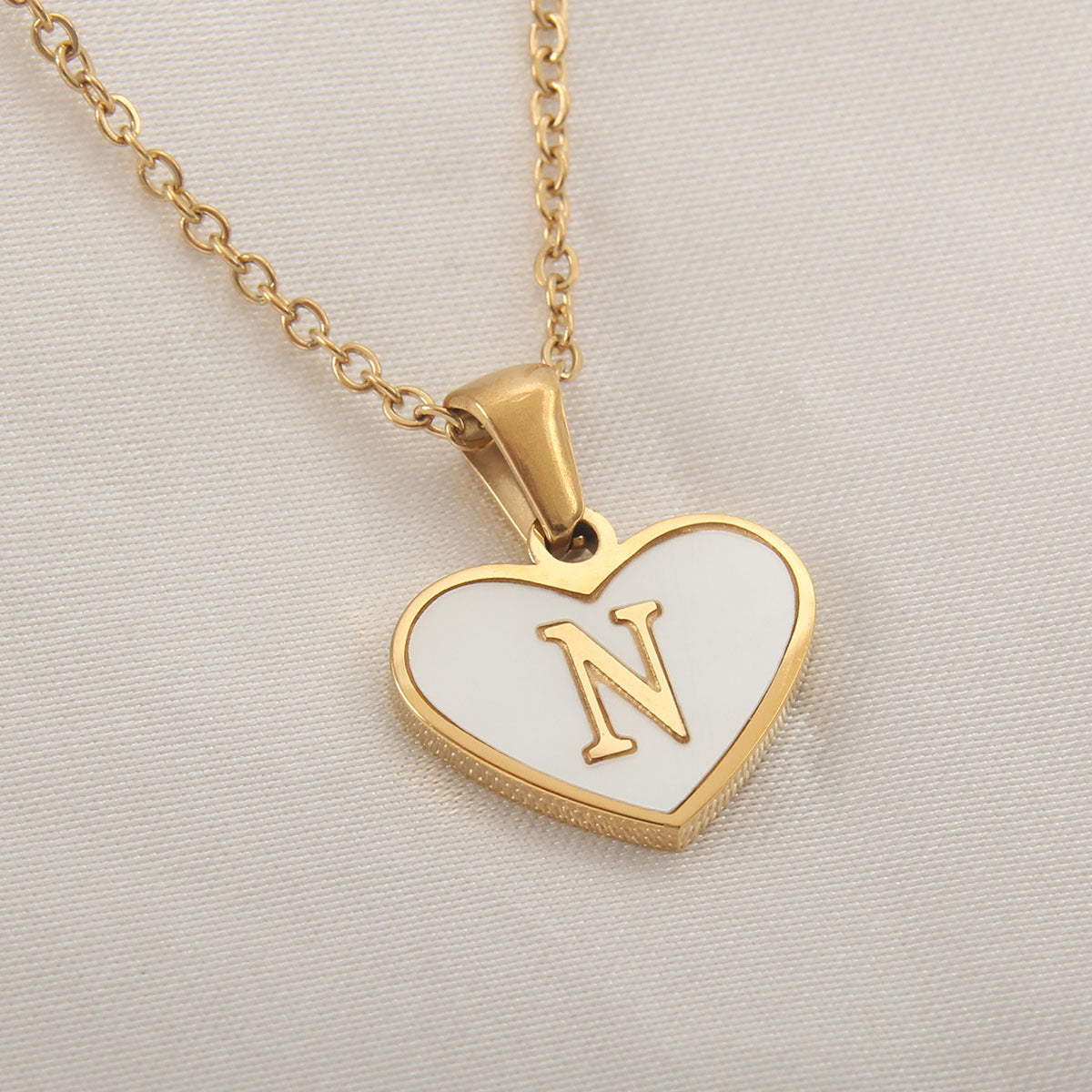 Fashionable Heart-shaped White Shell Gold Love Personalized Initials Alphabates Necklace For Women