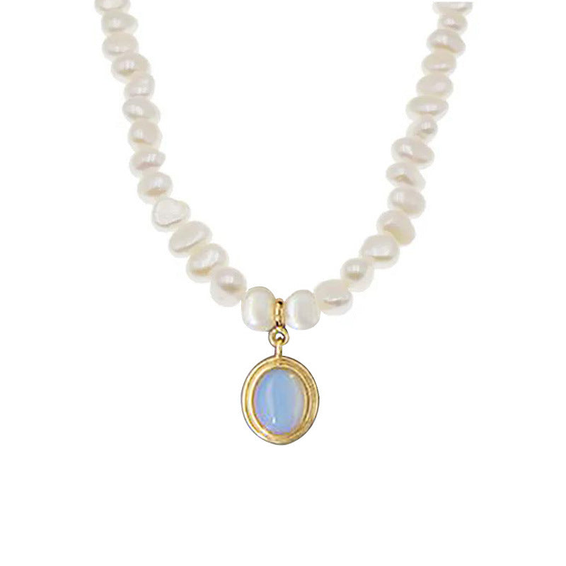 Elegant White Round Medal Freshwater Pearl Necklace for Woman
