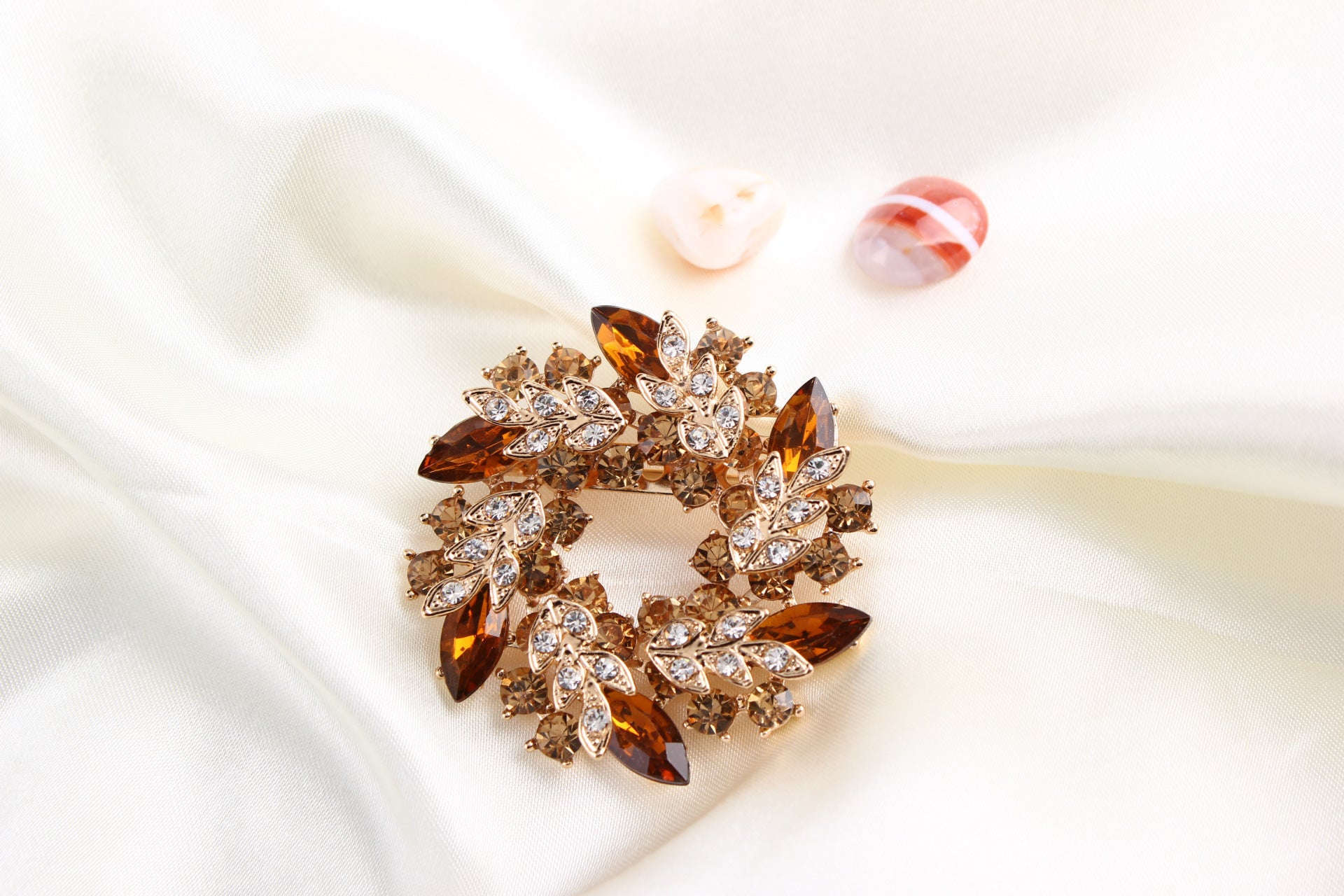 Crystal brooch, diamond-encrusted bauhinia brooch, brooch Orazek UK Ltd