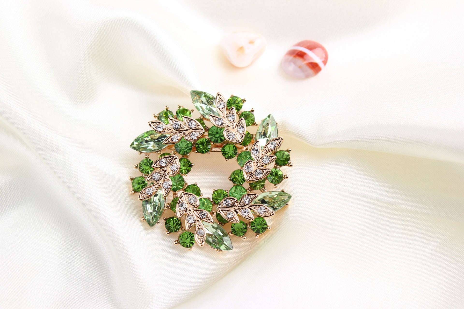 Crystal brooch, diamond-encrusted bauhinia brooch, brooch Orazek UK Ltd