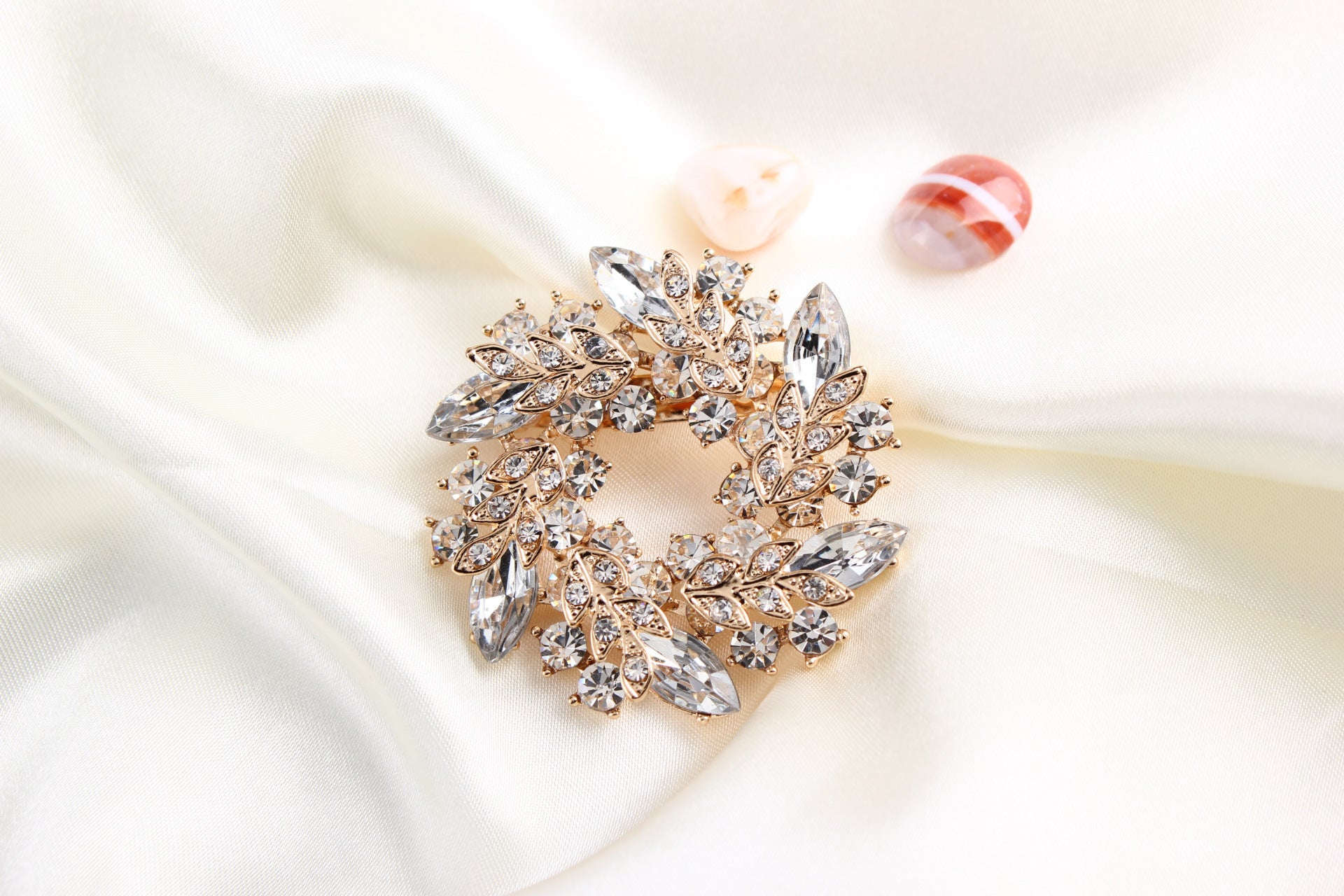 Crystal brooch, diamond-encrusted bauhinia brooch, brooch Orazek UK Ltd