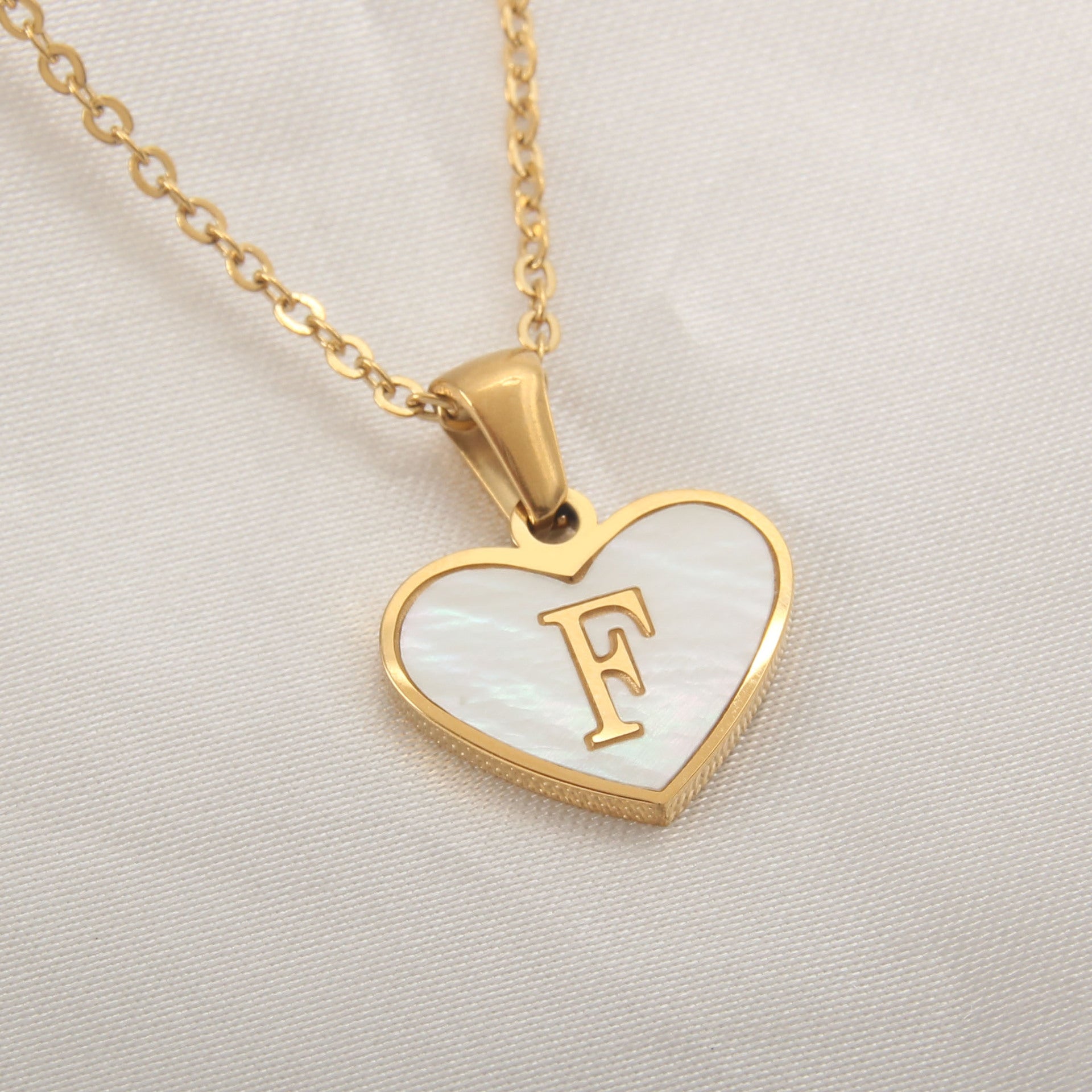 Fashionable Heart-shaped White Shell Gold Love Personalized Initials Alphabates Necklace For Women
