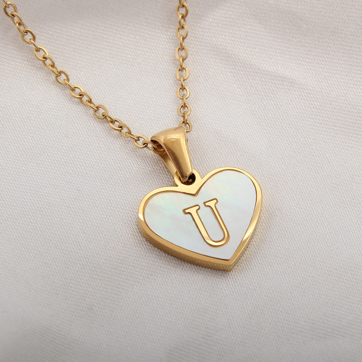 Fashionable Heart-shaped White Shell Gold Love Personalized Initials Alphabates Necklace For Women